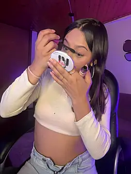 Dulce_cutee18 live cam on StripChat