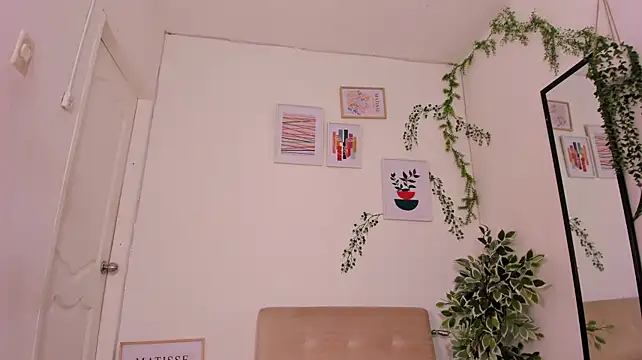 InfamousGirl live cam on StripChat