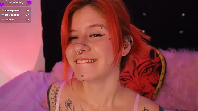 Daarlene live cam on StripChat