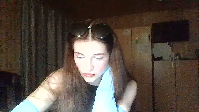 AmeliieLaFleur live cam on StripChat