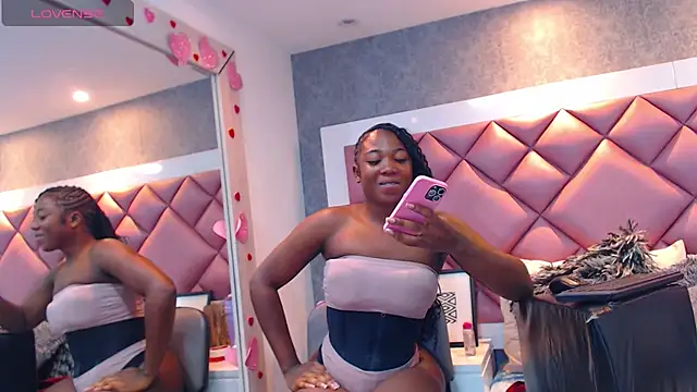 Thegreatonelady live cam on StripChat