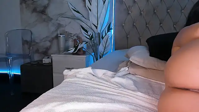 Maddyluxe live sex cam