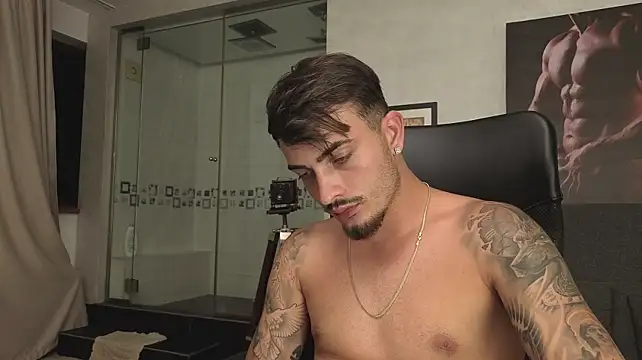 BrandonTate live cam on StripChat
