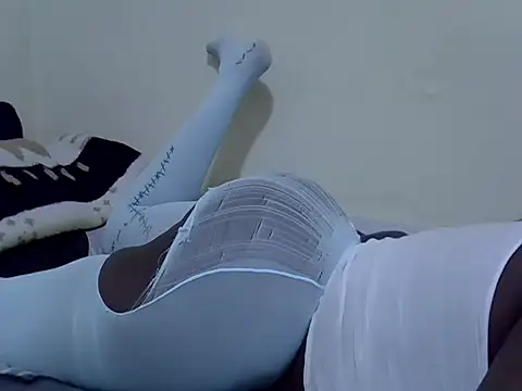 sexxymumy live cam on StripChat