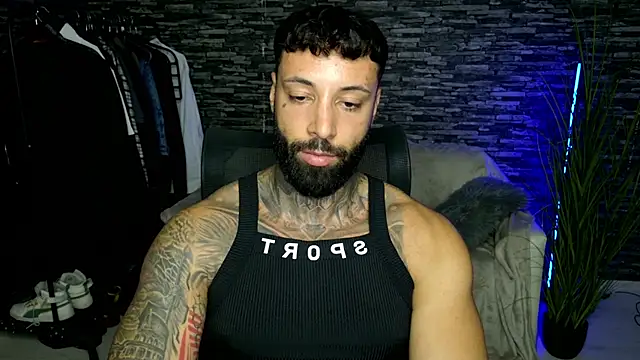 MasculineGuy99 live cam on StripChat