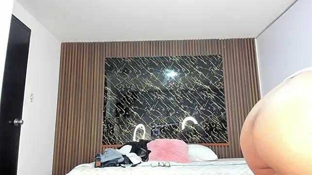 Karla18_ live cam on StripChat