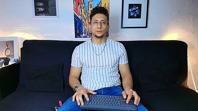 SR_EMILIOCUM live cam on StripChat