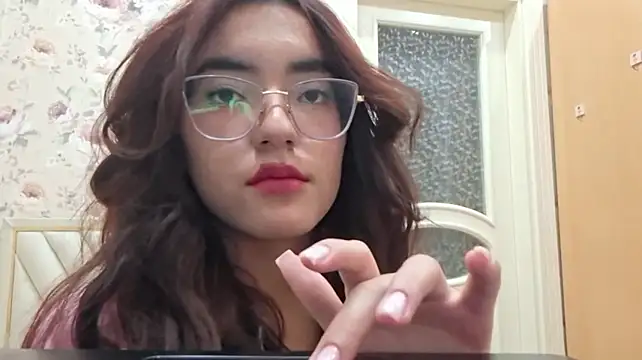 Mira_ra live cam on StripChat