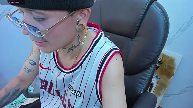 Lya_Ross19 live cam on StripChat