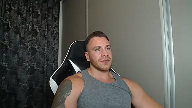 Thori92 live cam on StripChat