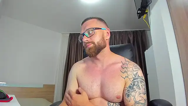 Findom_guy live cam on StripChat
