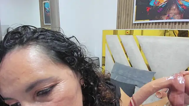 Luna_Naughty1 live cam on StripChat