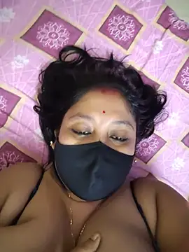 Curvy-Kamini