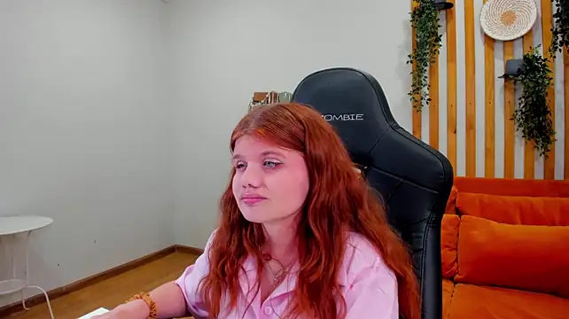 ChloeHalses live cam on StripChat