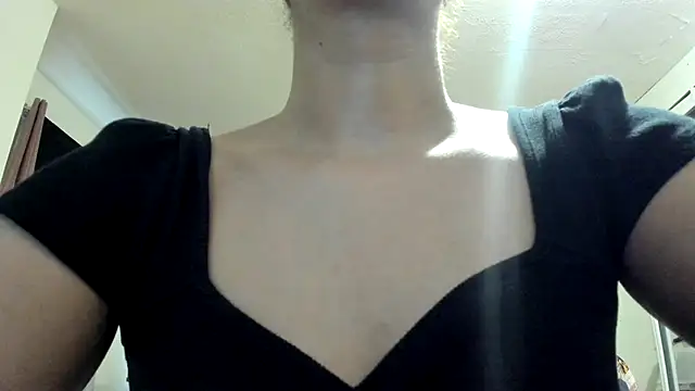 karlatiburcio live cam on StripChat