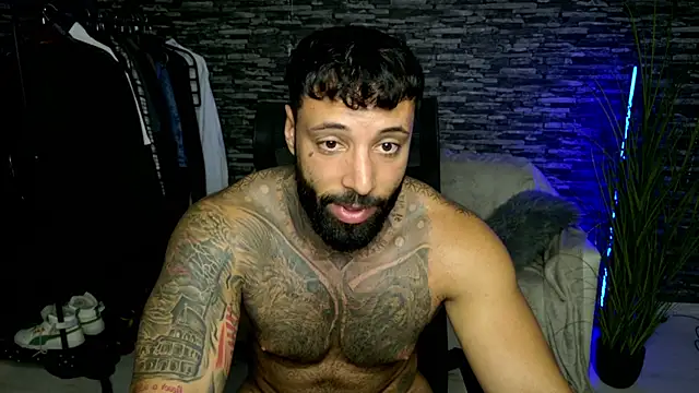 MasculineGuy99 live cam on StripChat