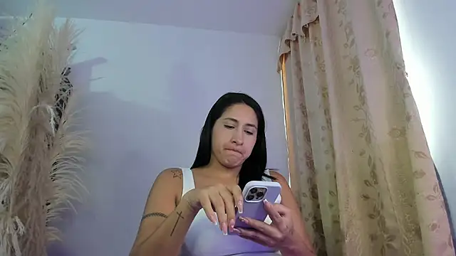 Alanah_connory live