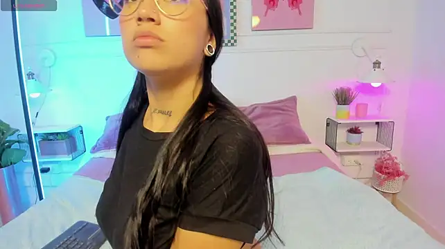 Sharon_Adamss live cam on StripChat