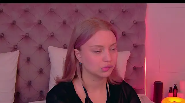 MyrHilton live cam on StripChat