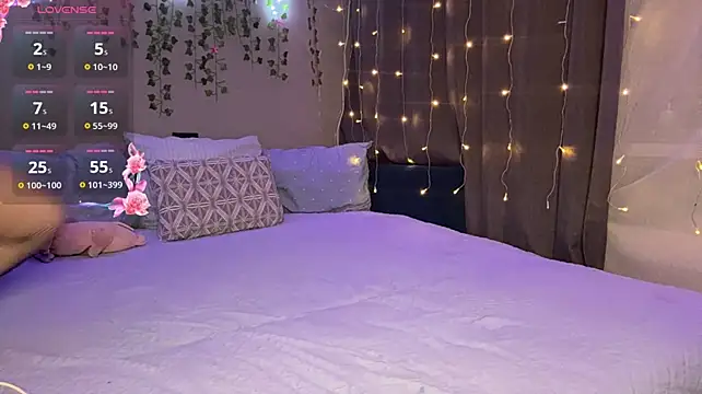 NessaLuxe live cam on StripChat