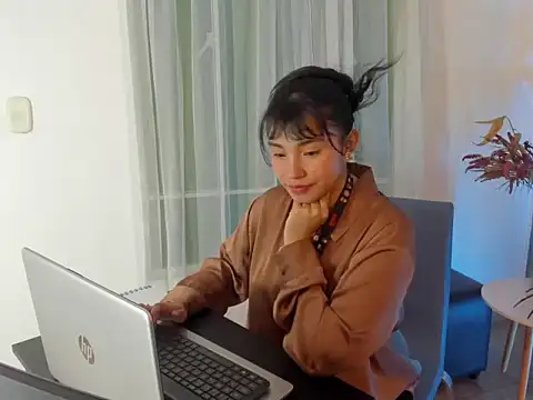 Yumiko_Hana live cam on StripChat