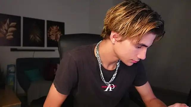 Denis_Wu live cam on StripChat