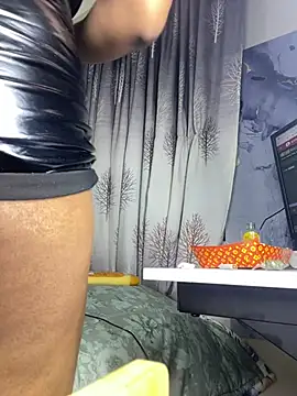 Strawberry11 live cam on StripChat