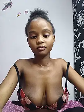 squirty-doll254 live cam on StripChat
