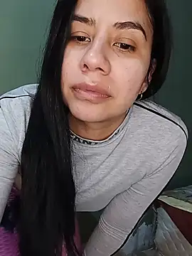 Lucia1002 live cam on StripChat