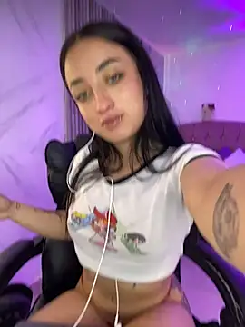 Ady_18 live cam on StripChat