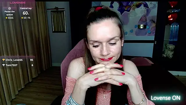AriaGray live cam on StripChat