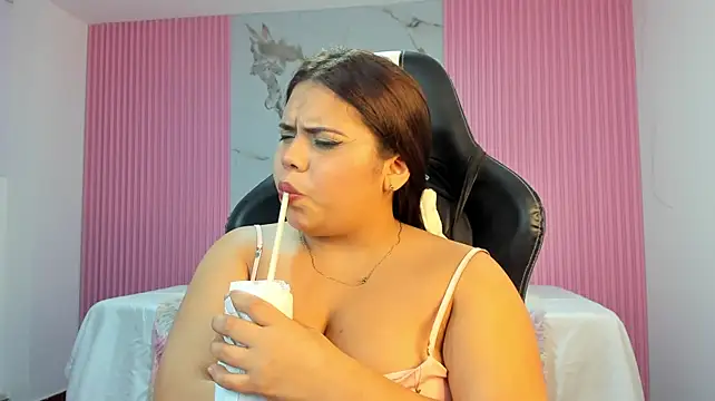 samy_19_ live cam on StripChat