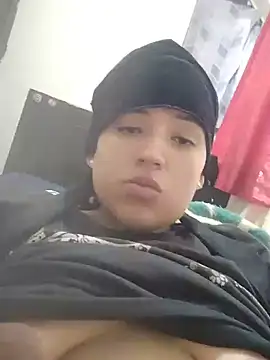 Tomboyhot77 live cam on StripChat