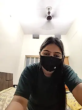 ravinaa5 live cam on StripChat