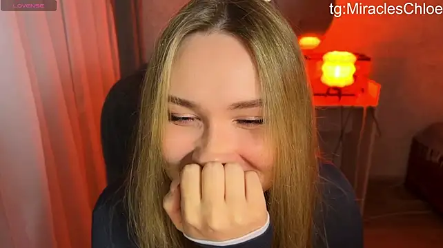 ChloeMillerMeow live cam on StripChat