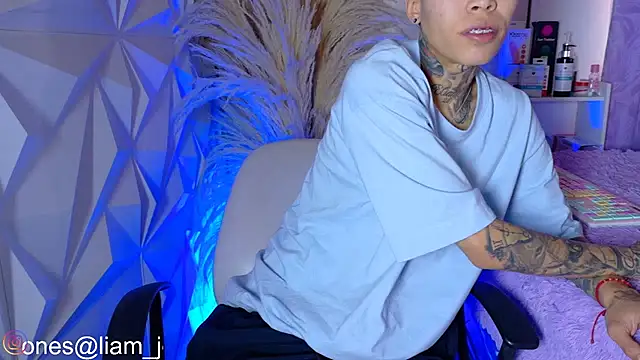 Jonesliam23 live cam on StripChat