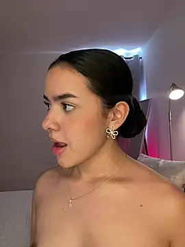 flufflyass live cam on StripChat