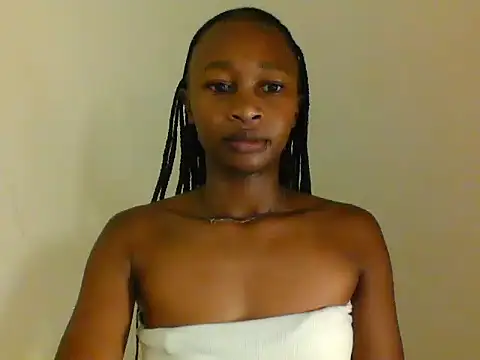 Choco_petite2 live cam on StripChat