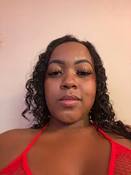 Dasha_Bee33 live cam on StripChat