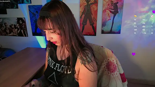emma_luna59 live cam on StripChat