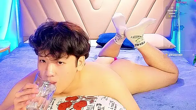 icexoxo2 live cam on StripChat