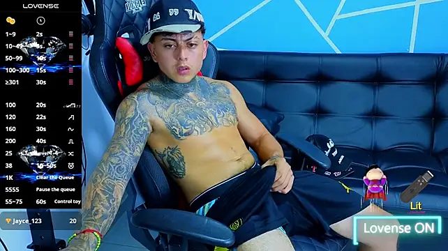 KevinSanchez420 live cam on StripChat