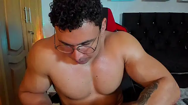 tyler_hank01 live cam on StripChat