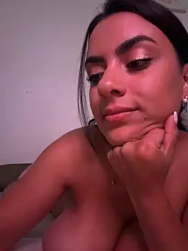 Elyza_Ibarra live cam on StripChat
