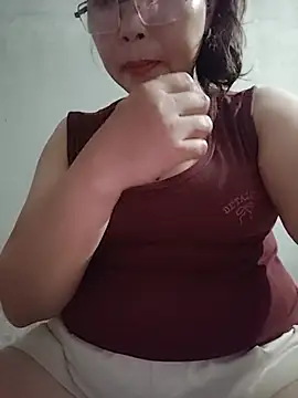 -Titihan- live cam on StripChat