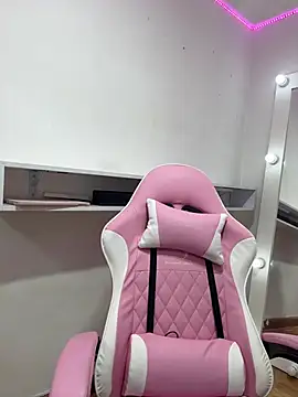 Madeleinesummerrr live cam on StripChat