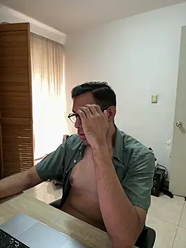 AdrianGarcia89 live cam on StripChat