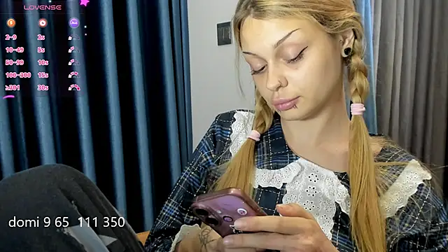MelonyEmo live cam