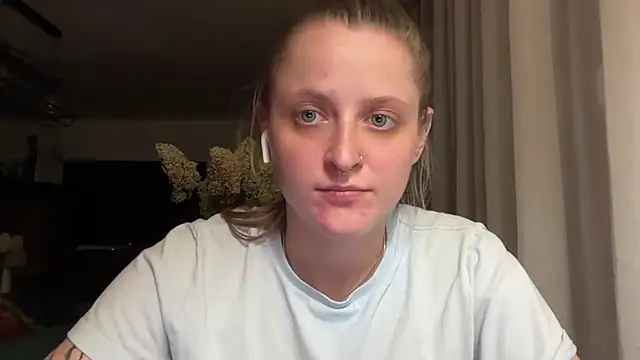 LeaWetGirl live cam
