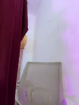 mariiiam_ (F young) - oild in my tits+ clamps🥵